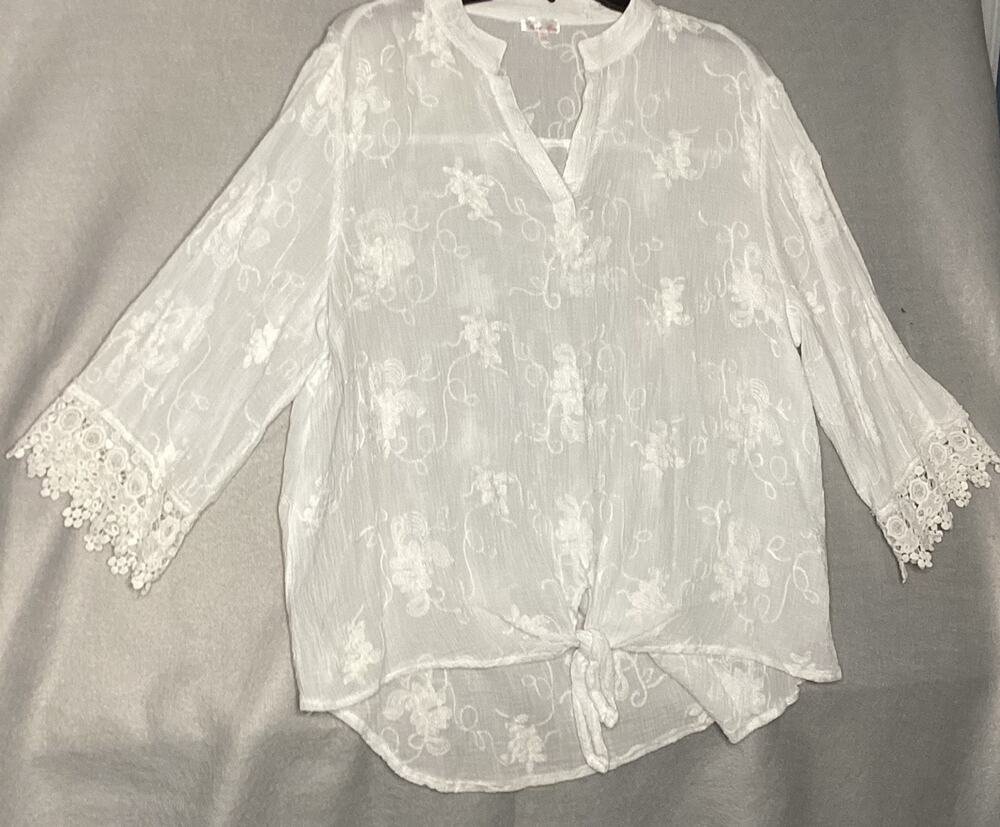 Cabana Cay Size Large White Embroidered Flowy Blouse With Bottom Tie